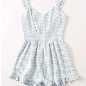 🦄SHEIN GINGHAM HEART PRINT FRILL ROMPER only 5$ when bundled with non 🦄 item